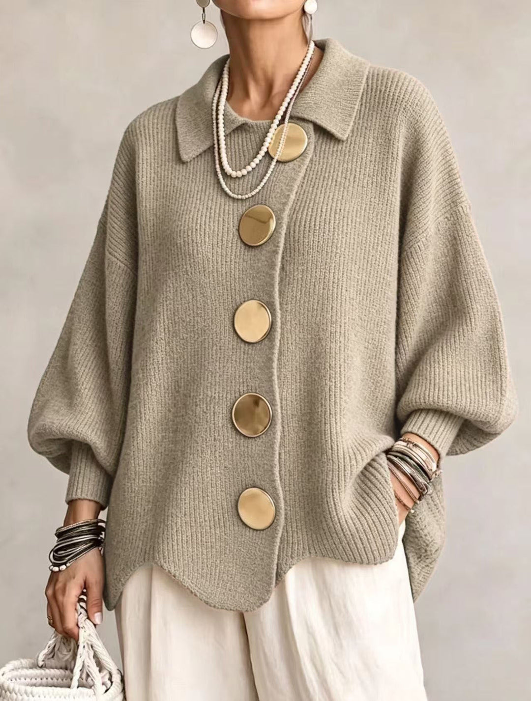 Isadora | Cardigan Oversize con Collo e Grandi Bottoni Metallici