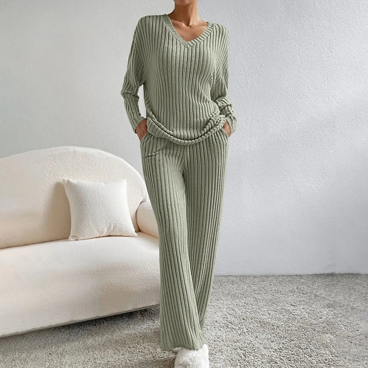 Set Due Pezzi in Maglia a Costine Con Scollatura a V e Pantaloni a Gamba Larga