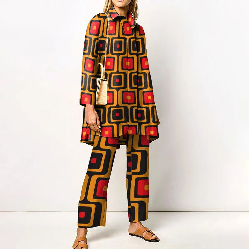 Completo elegante da donna in due pezzi vintage - camicetta e pantaloni alla moda