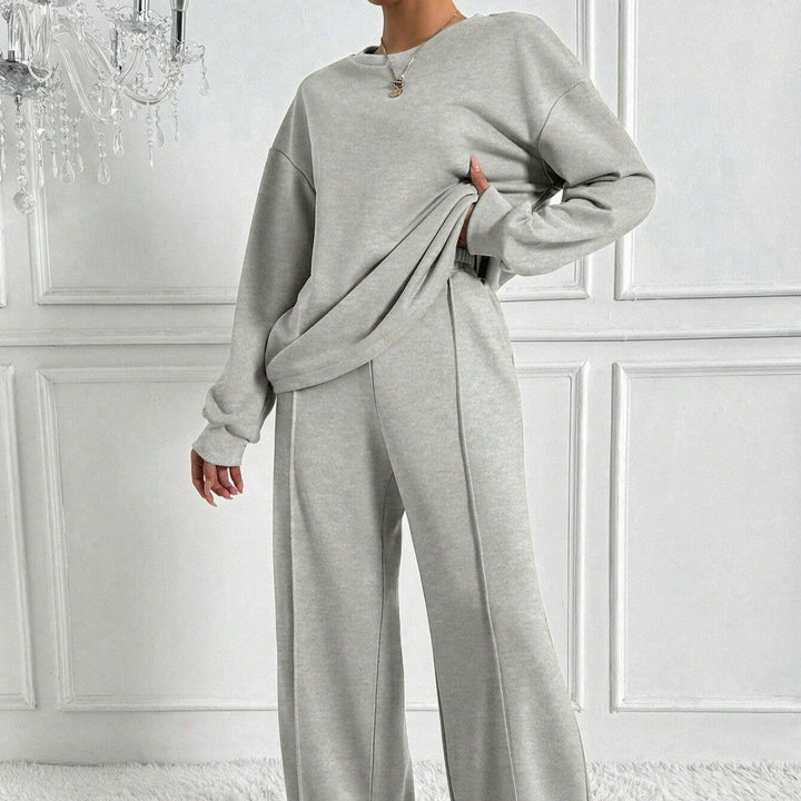 Completo Relaxed in Due Pezzi con Maglia a Spalle Cadenti e Pantaloni a Gamba Larga