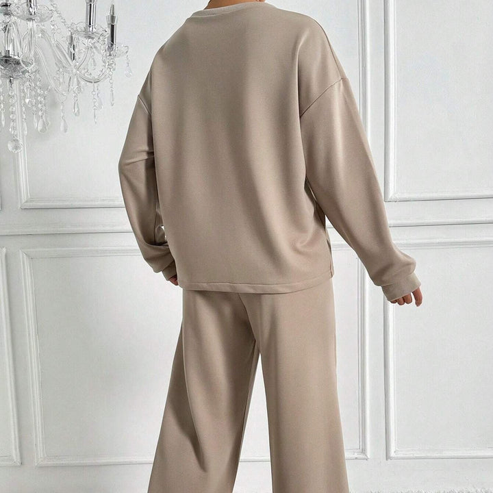 Completo Relaxed in Due Pezzi con Maglia a Spalle Cadenti e Pantaloni a Gamba Larga