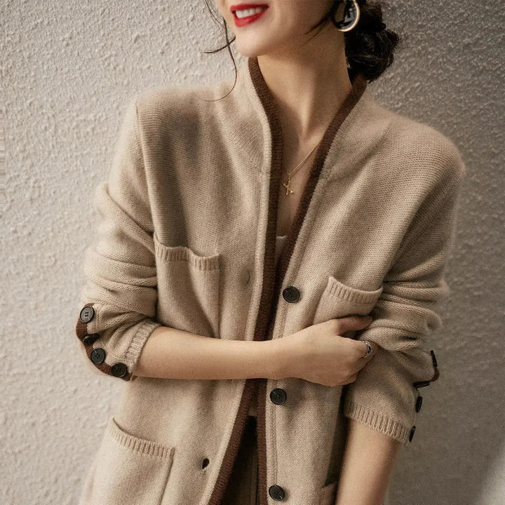 Cardigan donna con bottoni, tasche e rifiniture a contrasto